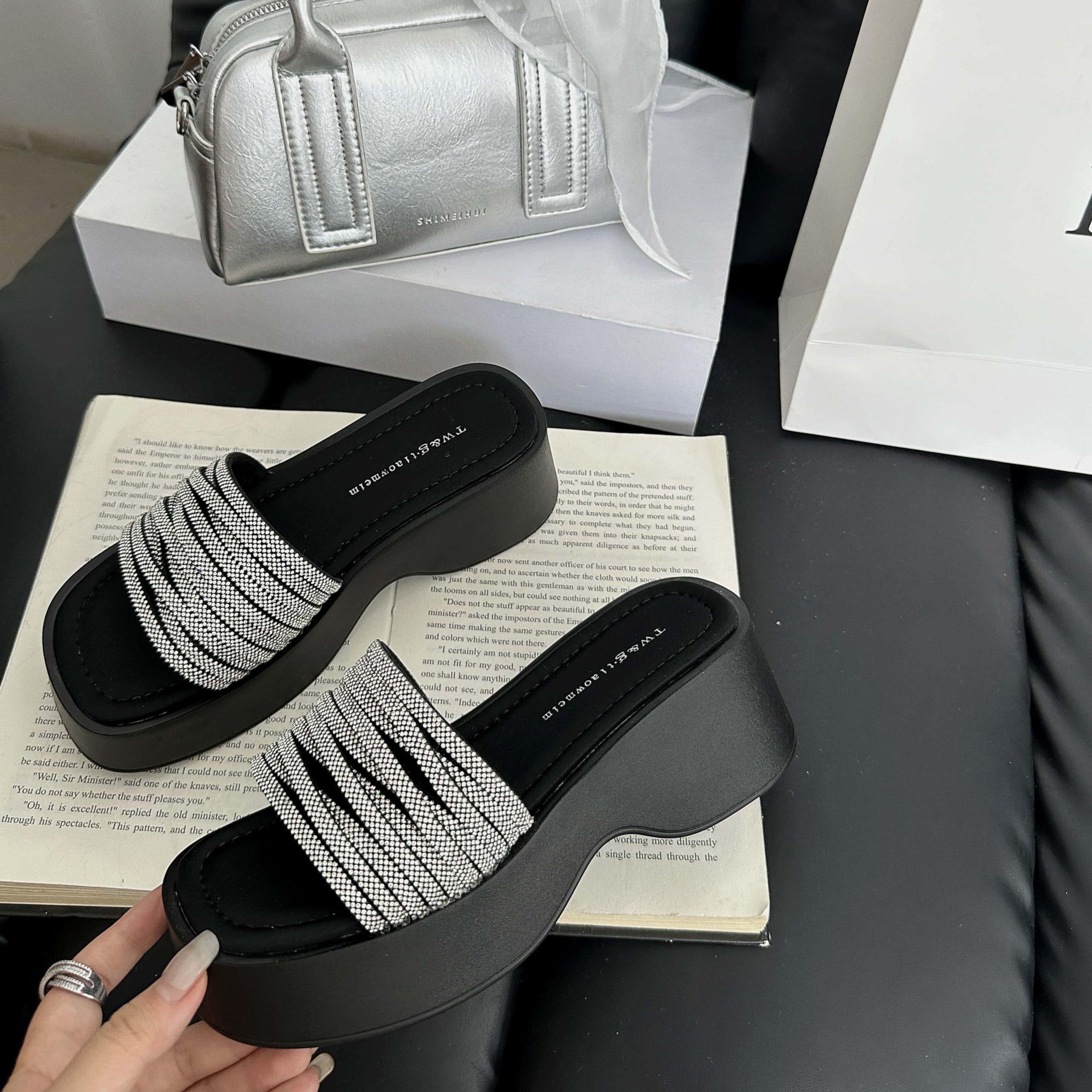 2025 Summer New Retro Platform Slippers for Women - High Heel Beach Sandals - Image 5