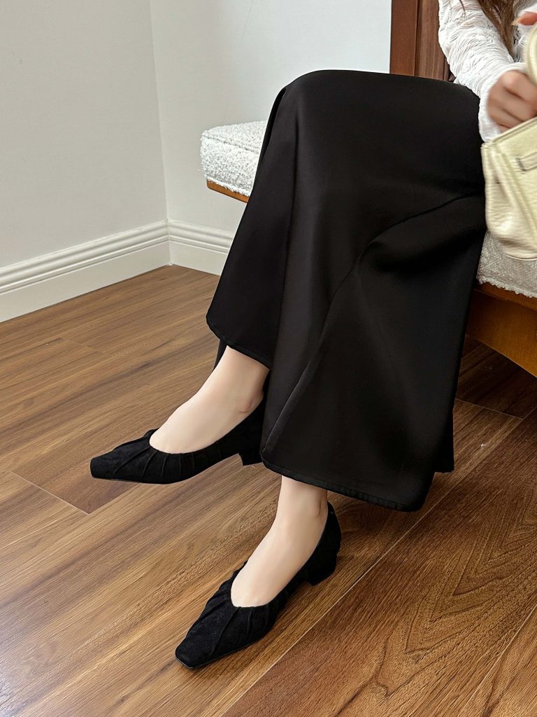 2025 Autumn New Korean Style Elegant Shallow Mouth Commuter Flat Shoes Pleated
