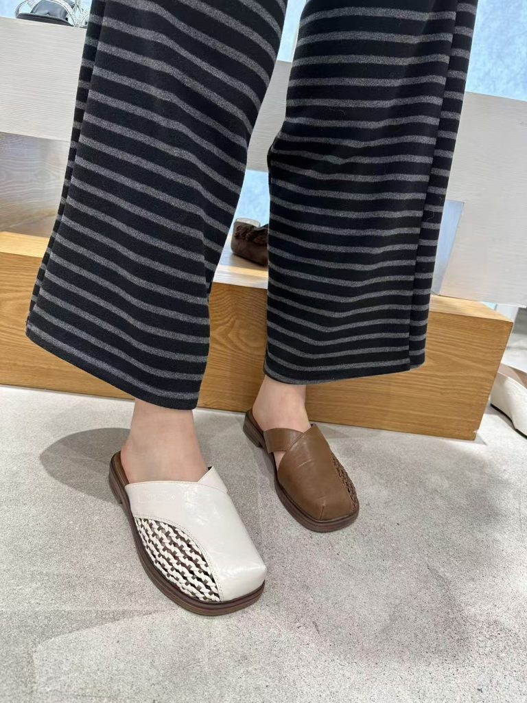 Fashion Soft Sole Slippers for Women Summer 2026 New Style Casual Versatile Roman Beach Shoes Elegant Closed Toe Slippers